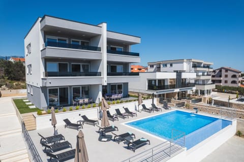 Day, Pool view, Swimming pool, sunbed