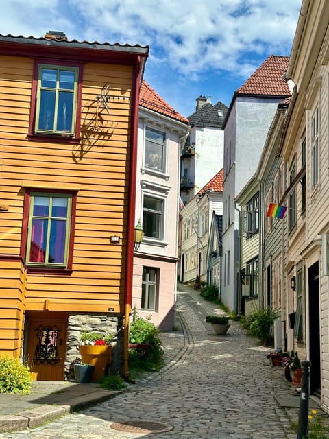 Property building, Neighbourhood, Location