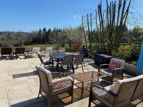 Patio, Natural landscape, BBQ facilities, Balcony/Terrace, Garden view, Landmark view, Location