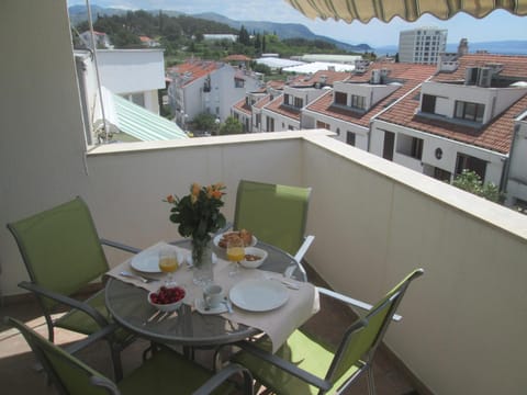 Balcony/Terrace, Sea view, Street view