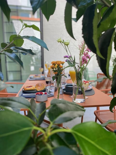 Food and drinks, Food, Guests, Guests, Breakfast