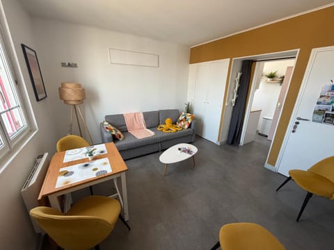 Communal lounge/ TV room, Dining area