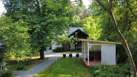 Property building, Day, Natural landscape, Garden, Hot Tub, View (from property/room), Garden view, pet friendly, towels