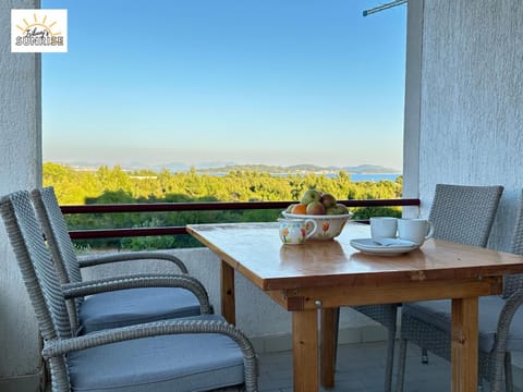 Day, Natural landscape, View (from property/room), Balcony/Terrace, Living room, Seating area, Dining area, Sea view