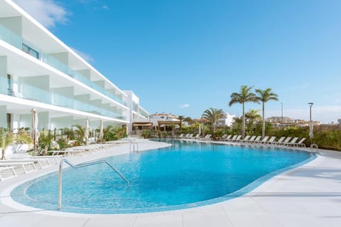 Day, Pool view, Swimming pool, sunbed