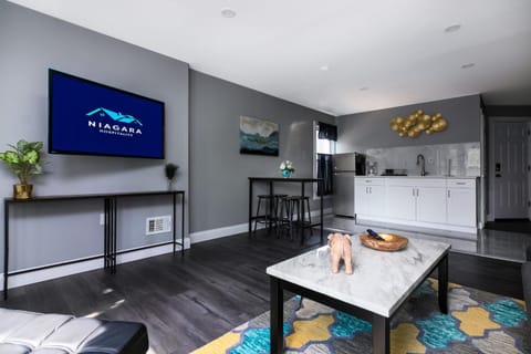Quaint 1 Bedroom Apartment Sleeps Near Niagara Falls & Casino Apartment in Niagara Falls