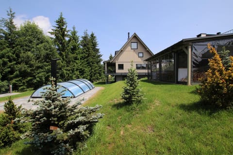 Property building, Spring, Day, Garden