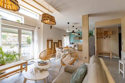 Living room, Seating area