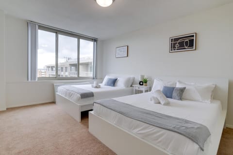 Bed, Seating area, Bedroom