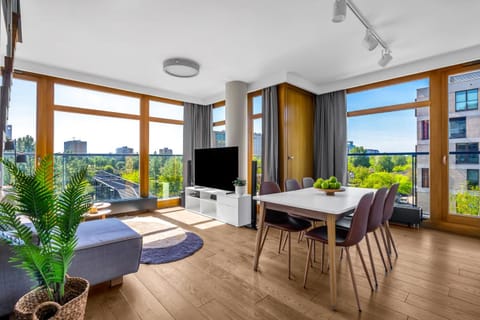 TV and multimedia, View (from property/room), Living room, Seating area, Dining area