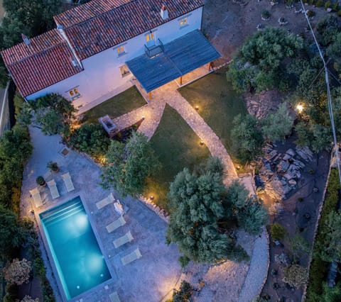Property building, Spring, Day, Night, Natural landscape, Bird's eye view, Garden, Garden view, Pool view, Swimming pool, sunbed