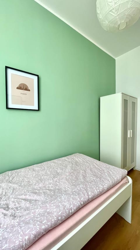 Bed, Photo of the whole room, wardrobe