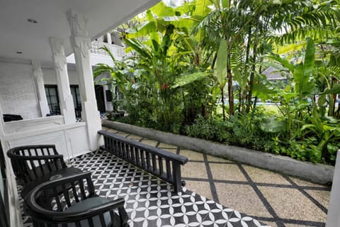 Patio, View (from property/room), Balcony/Terrace, Seating area, Garden view