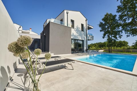 Property building, Patio, Day, Pool view, sunbed