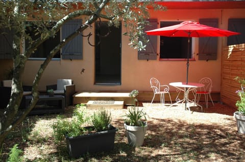 Patio, Facade/entrance