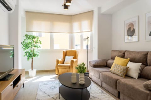 Property building, TV and multimedia, Living room, Seating area