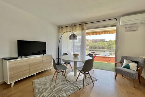 Bright studio just outside Cannes Apartment in Mougins