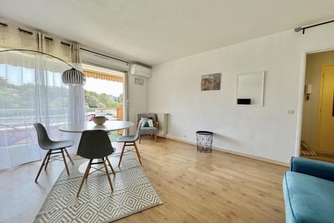 Bright studio just outside Cannes Apartment in Mougins