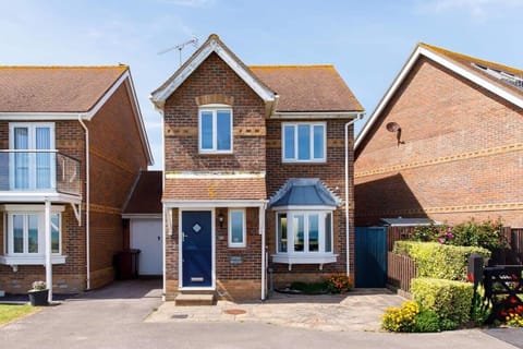 Wonderful Seafront Home - Panoramic Ocean Views House in Selsey