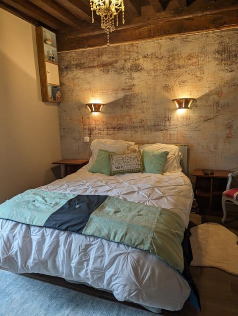 Bed, Photo of the whole room