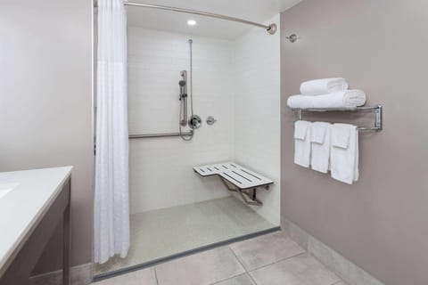 Shower, acessibility