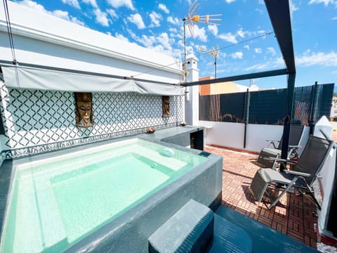 Balcony/Terrace, Balcony/Terrace, Pool view, Swimming pool, Swimming pool, sunbed