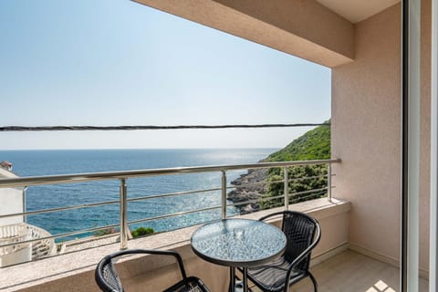 View (from property/room), Balcony/Terrace, Sea view