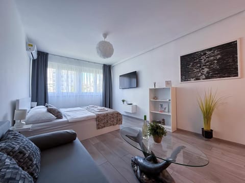 Bed, Seating area