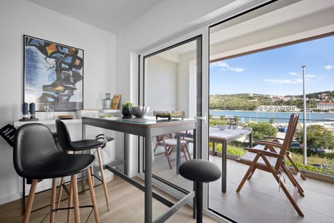 Day, View (from property/room), Balcony/Terrace, Seating area, Dining area, Sea view