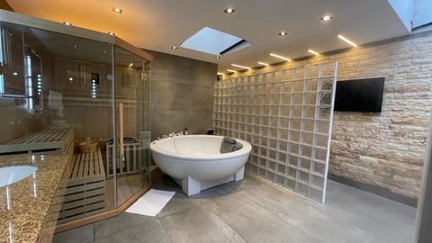 Suites Aix la Chapelle, Exclusive Apartments, Wellness and more, Aachen City Hotel in Aachen