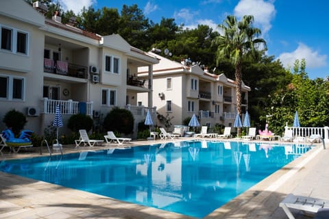 Garden view, Pool view, Swimming pool, sunbed