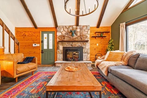 Luxe Lake Harmony Home, Game Room, Firepit, Deck Chalet in Hickory Run State Park