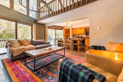 Kitchen or kitchenette, Seating area