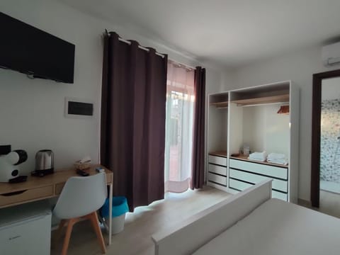 Zenia Rooms Bed and Breakfast in San Teodoro