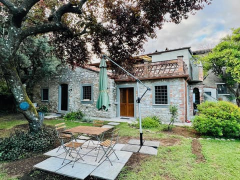 Property building, Day, Garden, Garden view