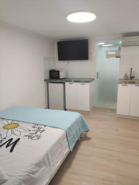 Bed, TV and multimedia, Kitchen or kitchenette, Bedroom, minibar