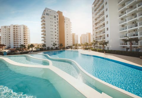 Property building, Day, City view, Pool view, Swimming pool, sunbed