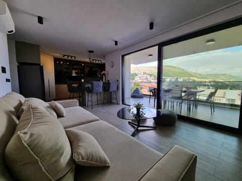 Natural landscape, View (from property/room), Balcony/Terrace, Living room, Seating area