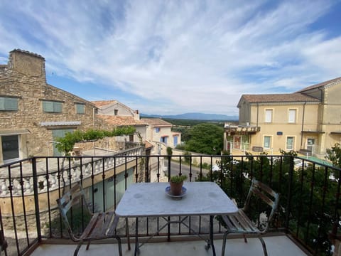 View (from property/room), Balcony/Terrace, City view, Mountain view