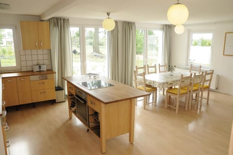 Kitchen or kitchenette, Seating area, Dining area
