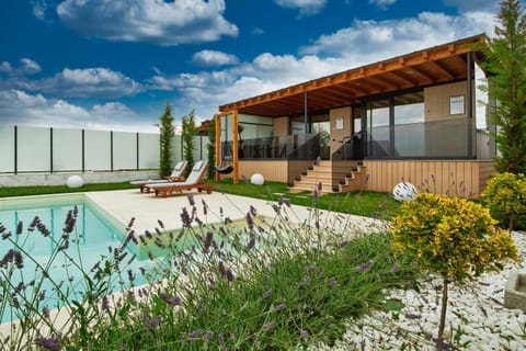 Property building, Patio, Day, Garden, Garden view, Pool view, Swimming pool, sunbed