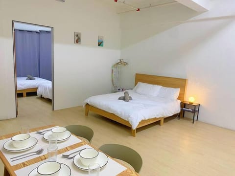 Bed, Photo of the whole room, Dining area, Bedroom