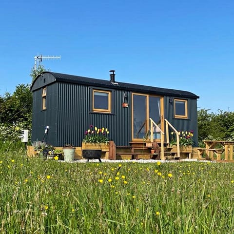 Luxury Shepherd Hut in the Peak District Chalet in Monyash