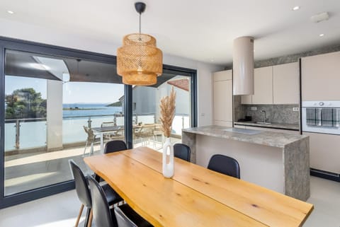 Kitchen or kitchenette, Dining area, pet friendly, stove
