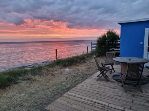 Petite maison avec jardin face mer House in Normandy