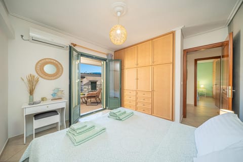 Bed, Photo of the whole room, Bedroom, wardrobe, air conditioner