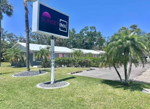 Sunset Inn Apartment in Charlotte Harbor