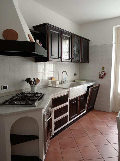 Kitchen or kitchenette, dishwasher