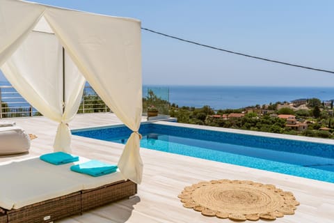 Patio, Day, Natural landscape, View (from property/room), Balcony/Terrace, Pool view, Sea view, Swimming pool, sunbed
