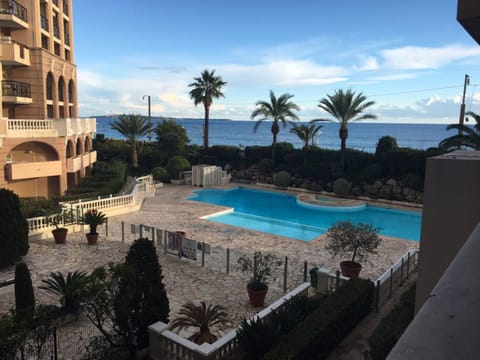Pool view, Sea view